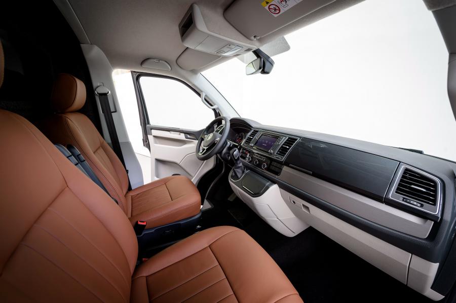 Интерьер Volkswagen Transporter 70 Edition (T6) 2017 года  (фото 9 из 10)